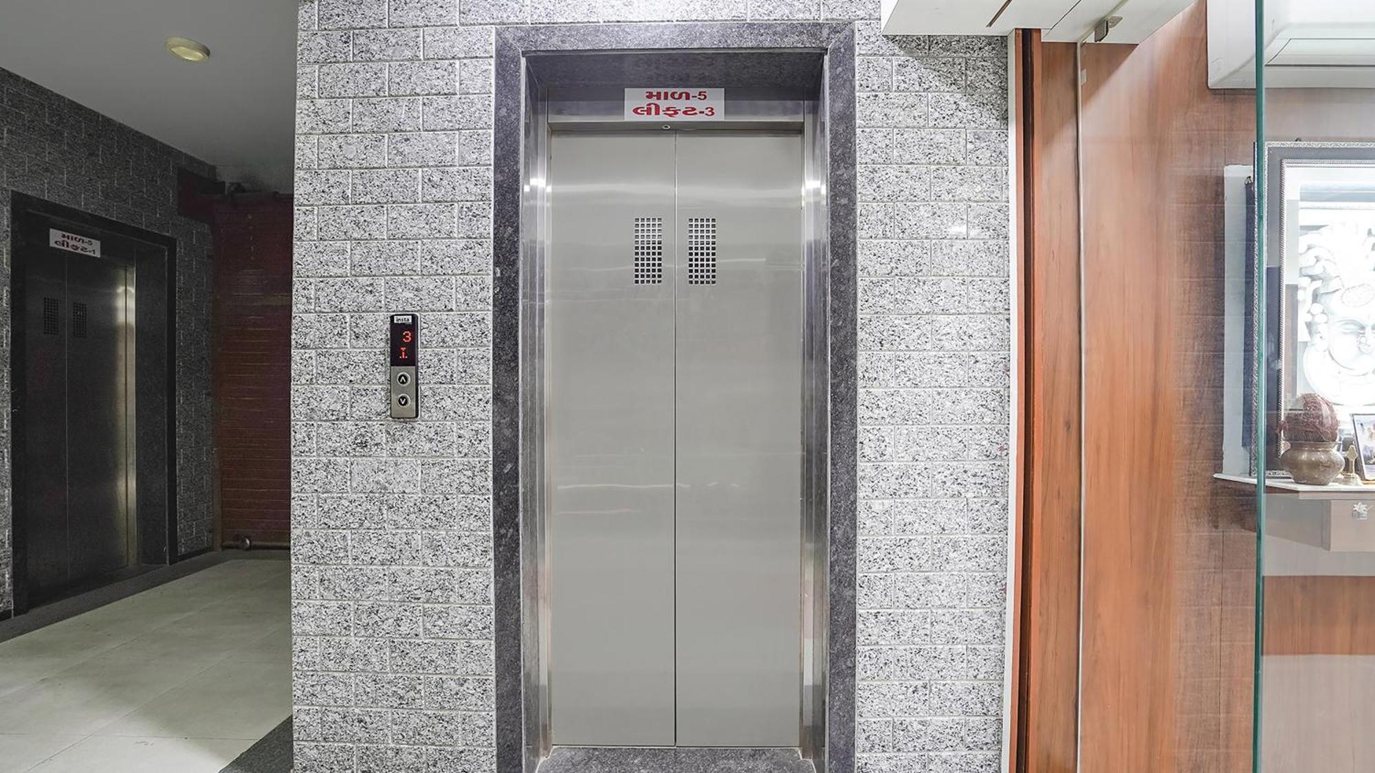 Fabhotel Vishala In Ahmedabad Buitenkant foto
